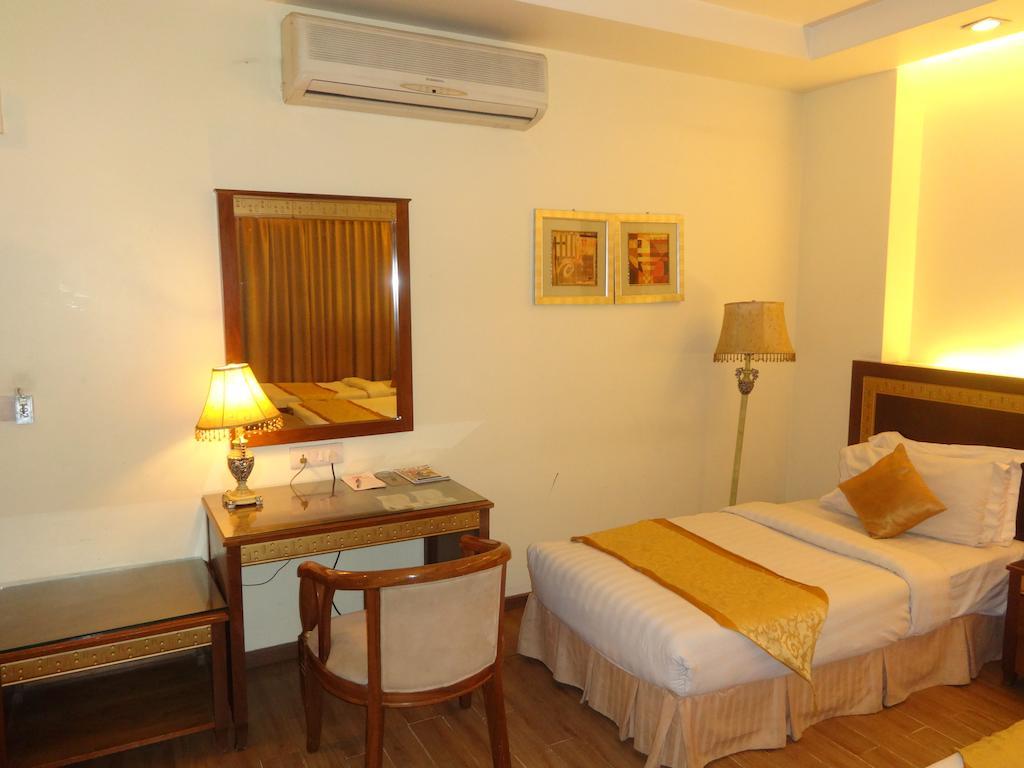 Hotel Picasso Paschim Vihar Delhi - Couple Friendly Local Ids Accepted Phòng bức ảnh